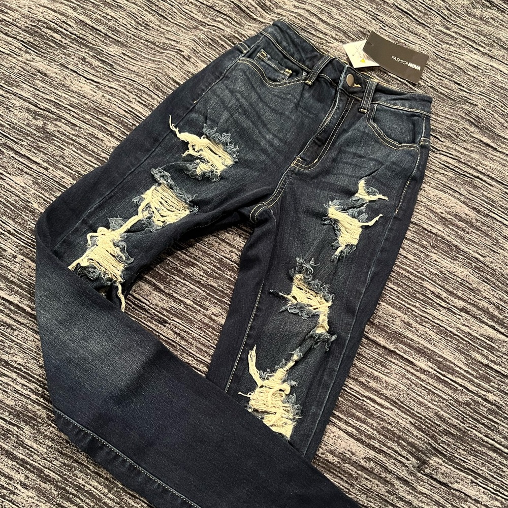 NEW with tags FashionNova Distressed Jeans Size0